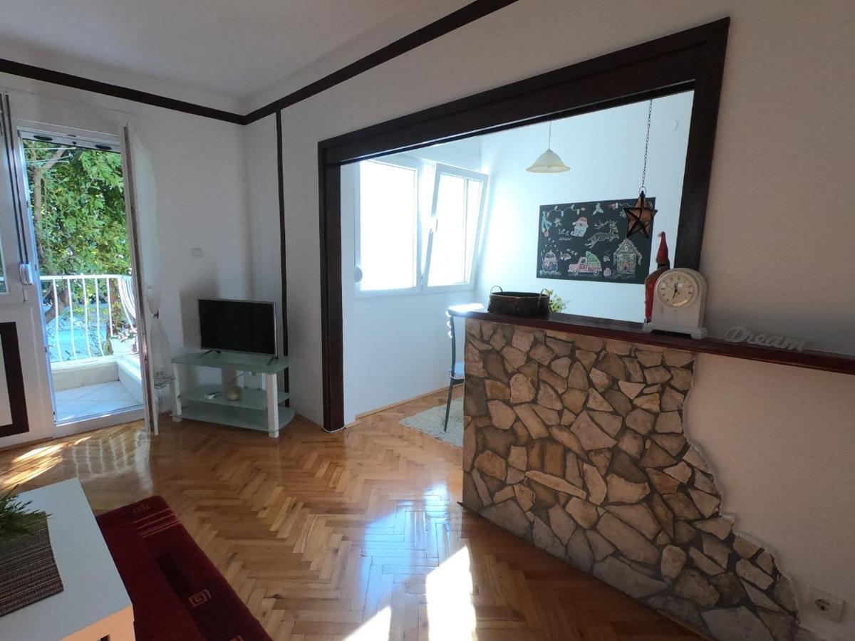 Motivation Apartment *